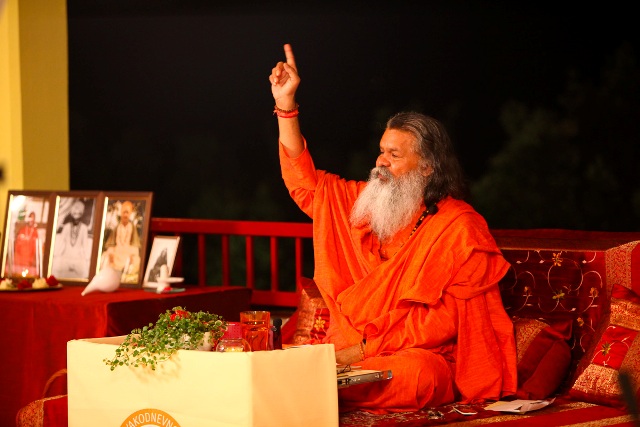 07 Swamiji evening satsang